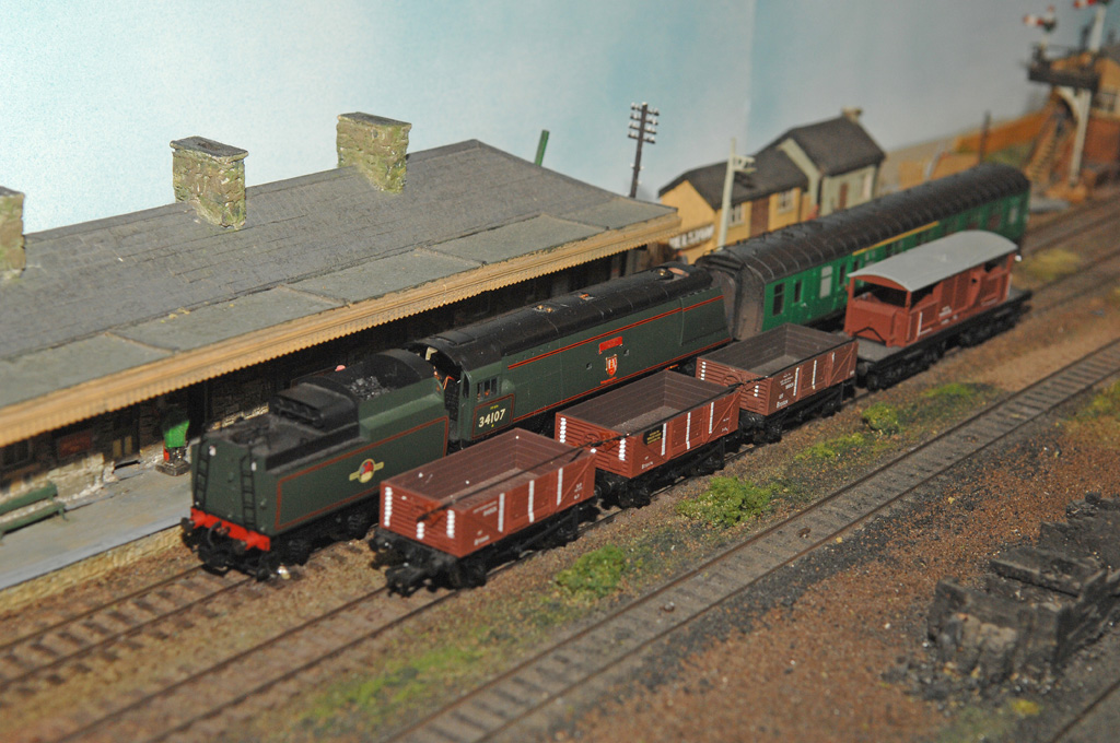 A noisy Spam can arrives at Helstow